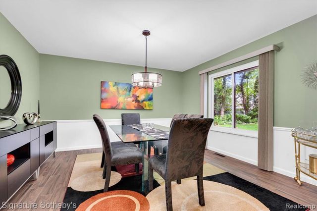 2538 Red Fox Trail Drive, Troy, MI 48098