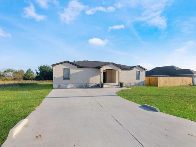 51 Road 5117, Cleveland, TX 77327