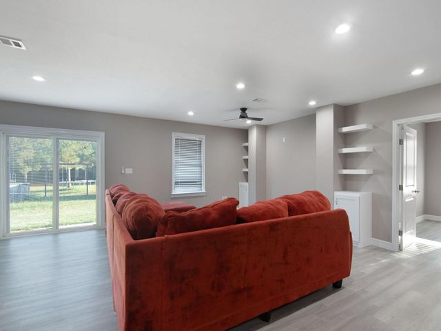 51 Road 5117, Cleveland, TX 77327