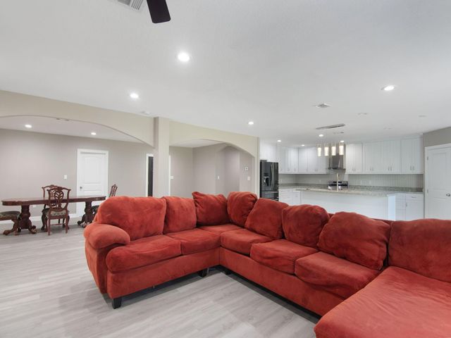 51 Road 5117, Cleveland, TX 77327