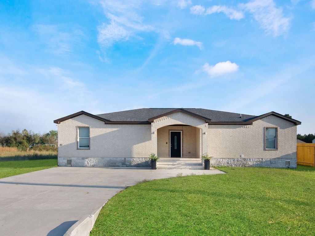 51 Road 5117, Cleveland, TX 77327