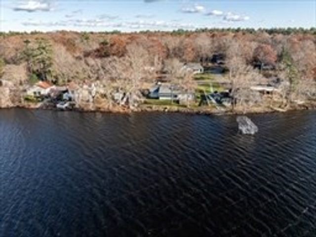 12 Edgewater Dr, Lakeville, MA 02347