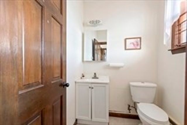 12 Edgewater Dr, Lakeville, MA 02347