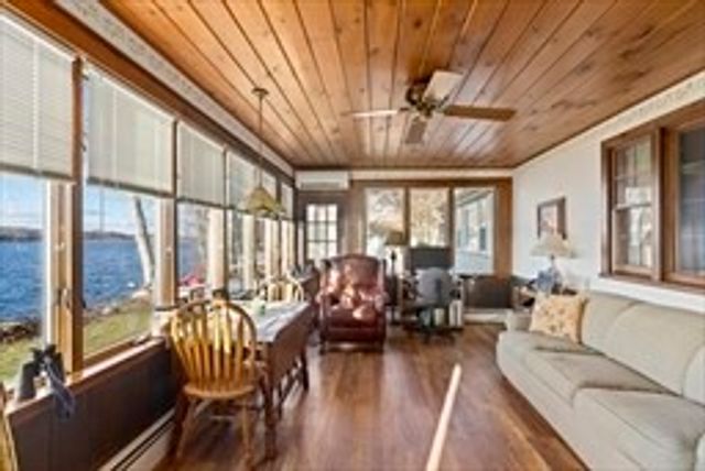 12 Edgewater Dr, Lakeville, MA 02347