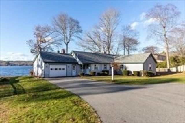 12 Edgewater Dr, Lakeville, MA 02347
