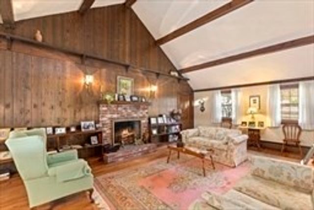 12 Edgewater Dr, Lakeville, MA 02347