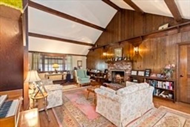 12 Edgewater Dr, Lakeville, MA 02347