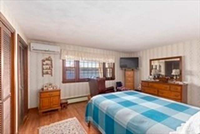 12 Edgewater Dr, Lakeville, MA 02347