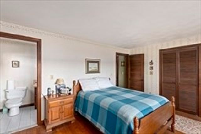 12 Edgewater Dr, Lakeville, MA 02347