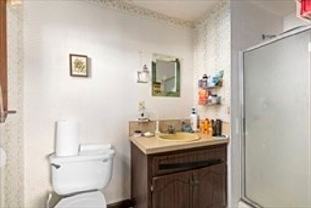12 Edgewater Dr, Lakeville, MA 02347