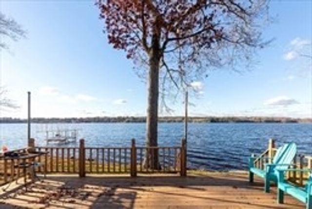 12 Edgewater Dr, Lakeville, MA 02347