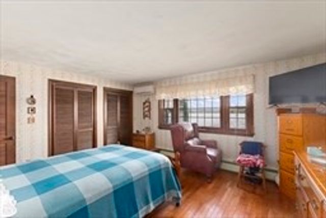 12 Edgewater Dr, Lakeville, MA 02347