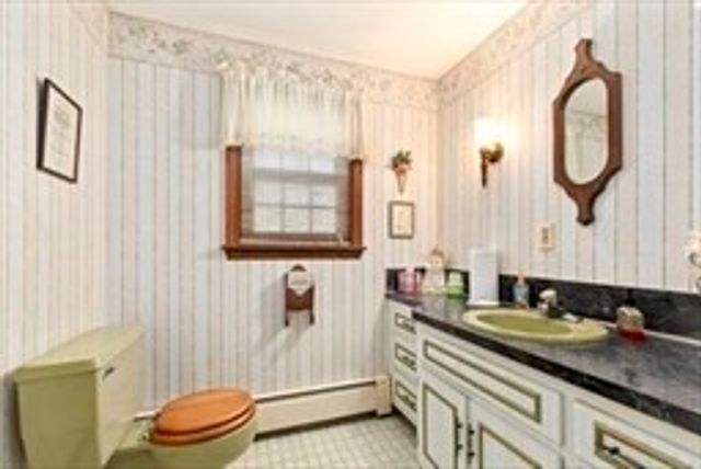 12 Edgewater Dr, Lakeville, MA 02347