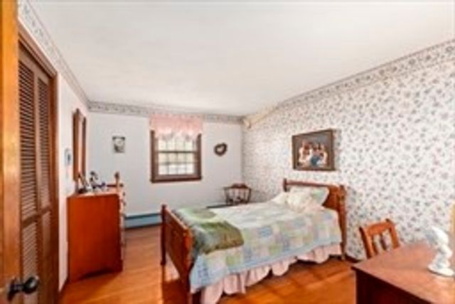 12 Edgewater Dr, Lakeville, MA 02347