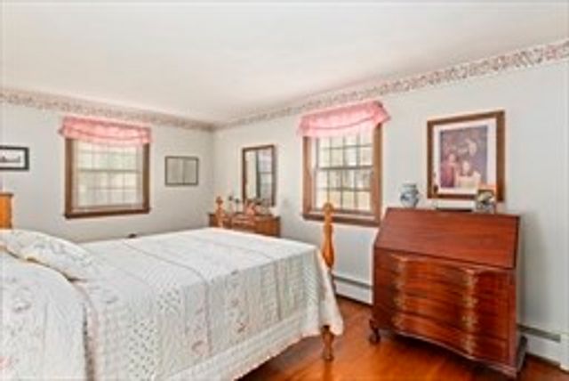 12 Edgewater Dr, Lakeville, MA 02347