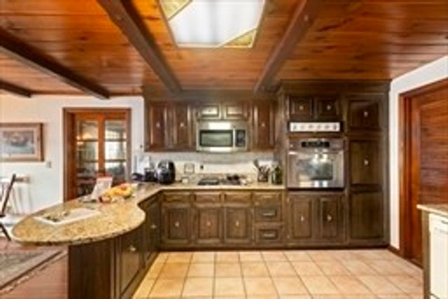 12 Edgewater Dr, Lakeville, MA 02347