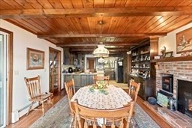 12 Edgewater Dr, Lakeville, MA 02347