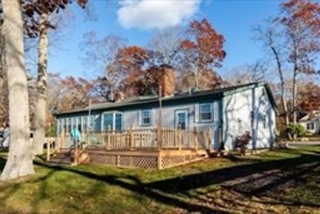 12 Edgewater Dr, Lakeville, MA 02347