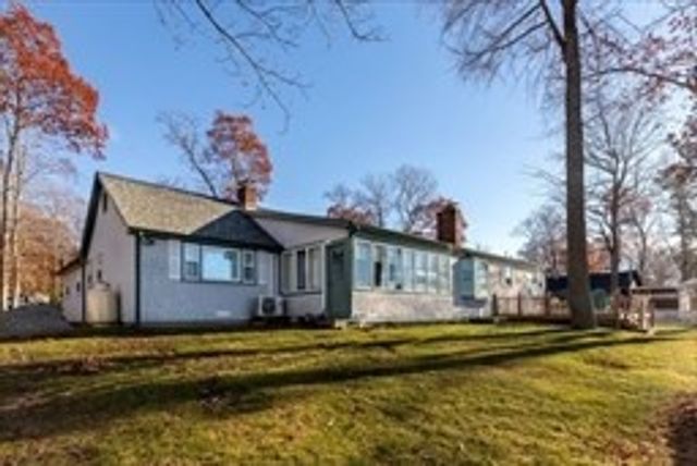 12 Edgewater Dr, Lakeville, MA 02347