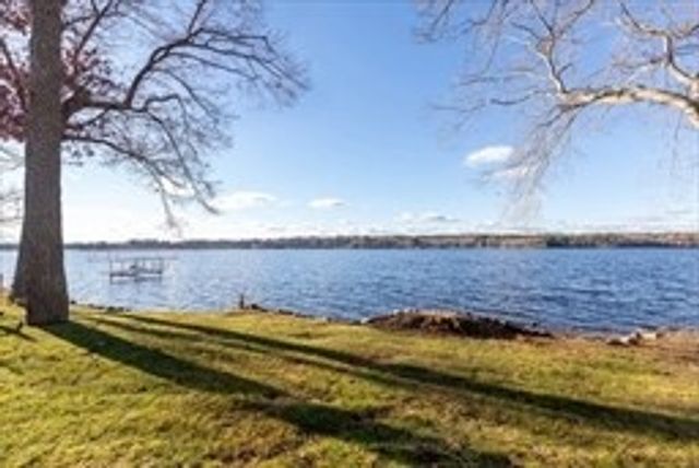 12 Edgewater Dr, Lakeville, MA 02347