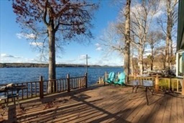 12 Edgewater Dr, Lakeville, MA 02347