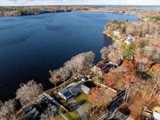 12 Edgewater Dr, Lakeville, MA 02347