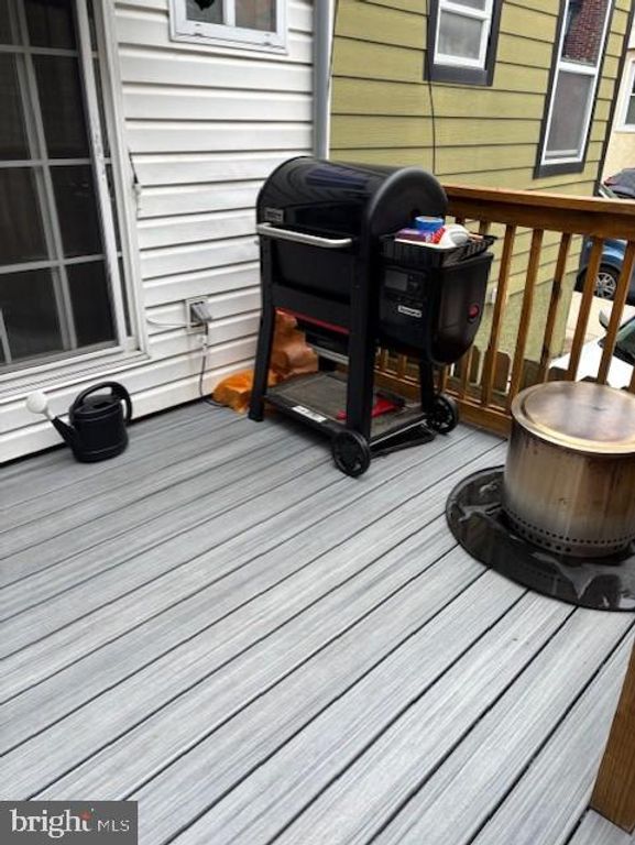 Image 14 of property listing at 802 E FORT AVE, Baltimore, MD 21230