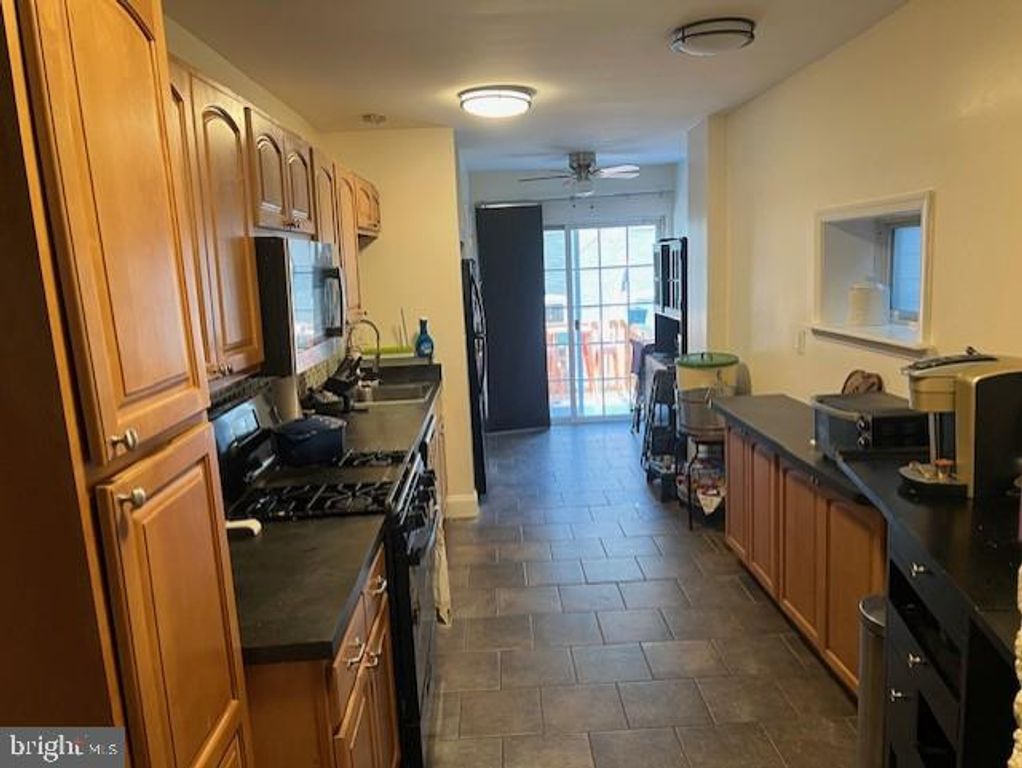 Image 3 of property listing at 802 E FORT AVE, Baltimore, MD 21230