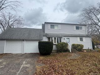 3 Vine Court, Centereach, NY 11720