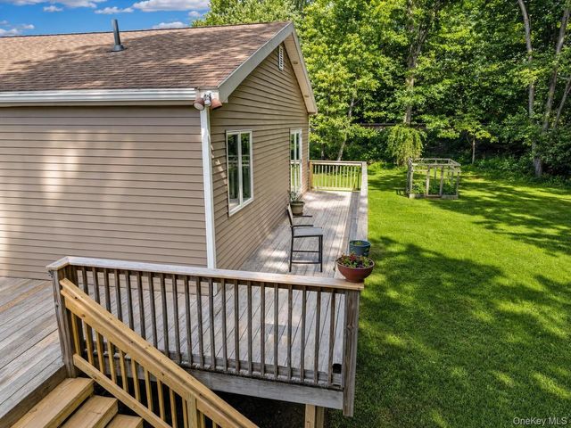 22 Hill View Drive, New Windsor, NY 12553