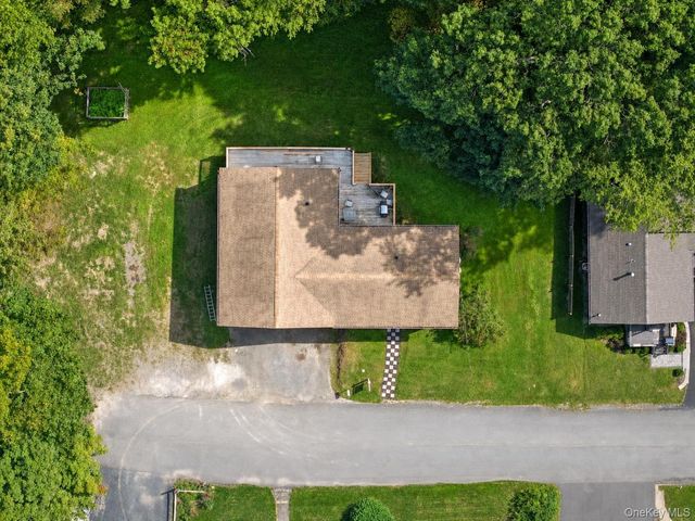 22 Hill View Drive, New Windsor, NY 12553