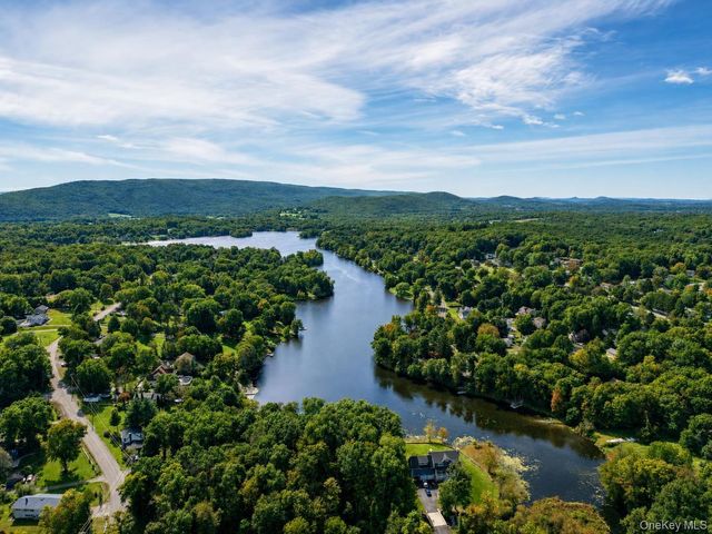 22 Hill View Drive, New Windsor, NY 12553