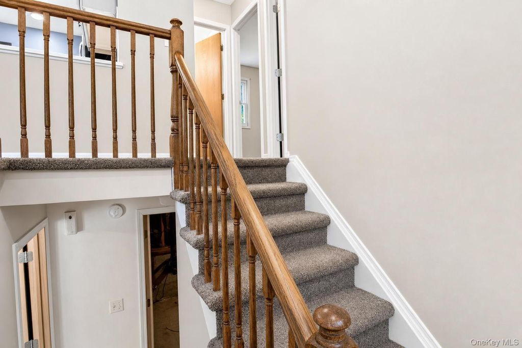 22 Hill View Road, New Windsor, NY 12553 — photo 2