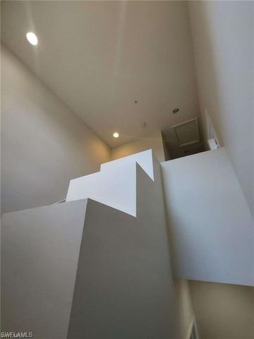 3268 Amanda LN 3, Naples, FL 34109