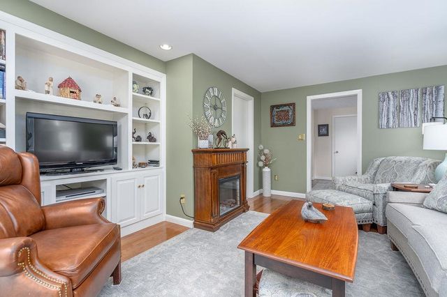 27 Hampshire Avenue, Rochester, NH 03867