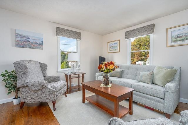 27 Hampshire Avenue, Rochester, NH 03867