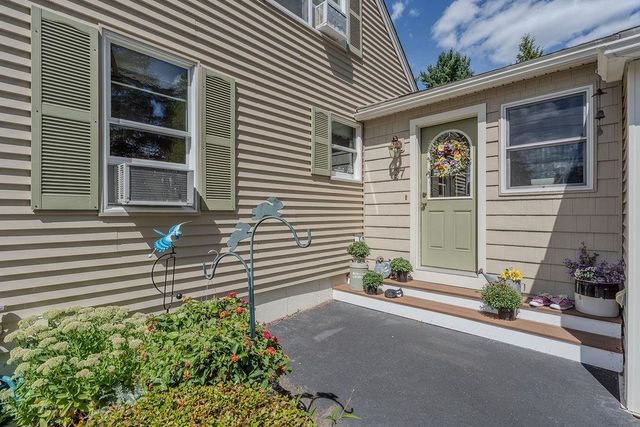 27 Hampshire Avenue, Rochester, NH 03867