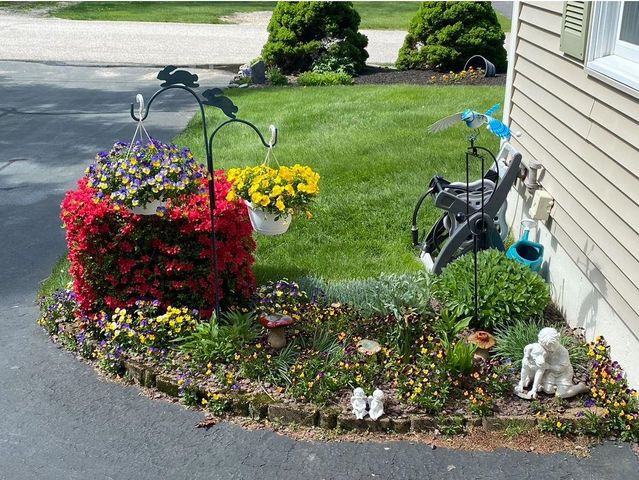 27 Hampshire Avenue, Rochester, NH 03867