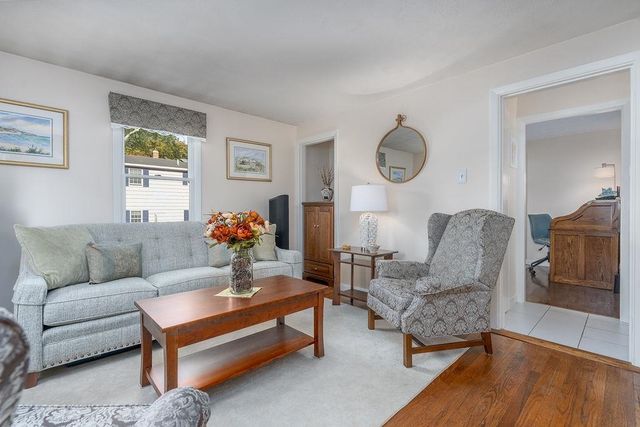 27 Hampshire Avenue, Rochester, NH 03867