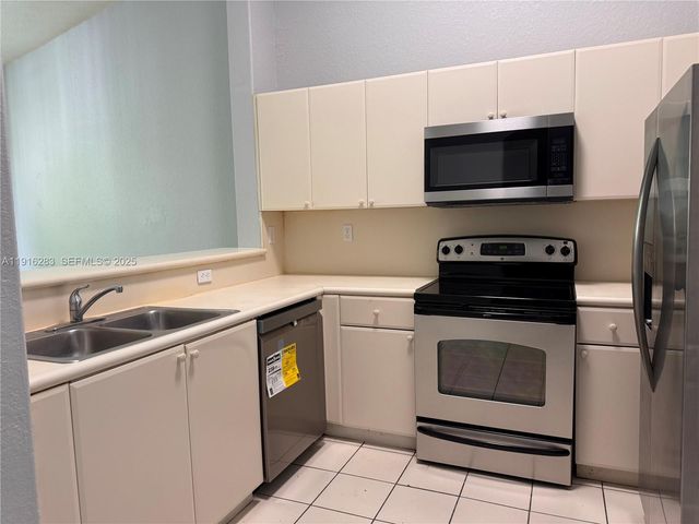 1663 SE 29th St 202, Homestead, FL 33035