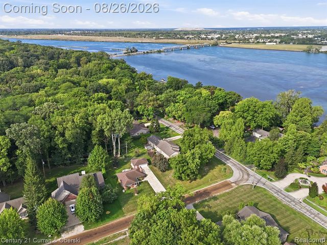 18227 Meridian Road, Grosse Ile, MI 48138