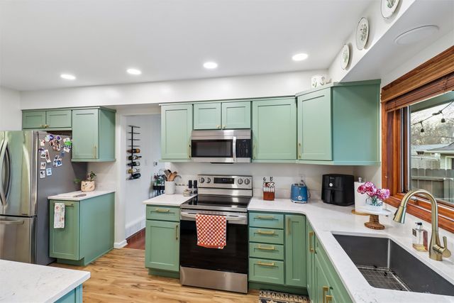 3103 Vilura Parkway, Des Moines, IA 50310