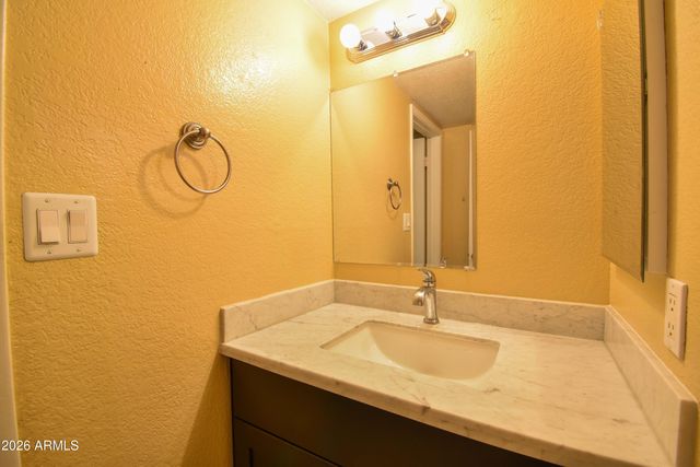 6525 W Mercer Lane, Glendale, AZ 85304