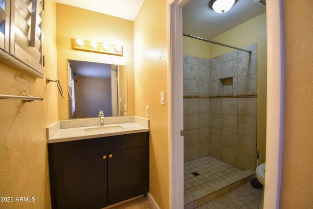 6525 W Mercer Lane, Glendale, AZ 85304