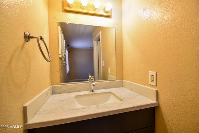6525 W Mercer Lane, Glendale, AZ 85304
