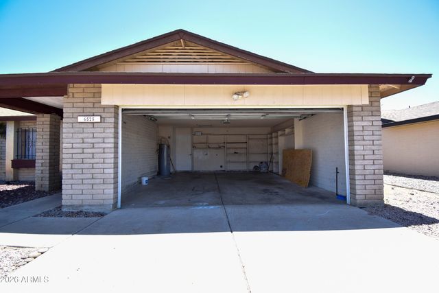 6525 W Mercer Lane, Glendale, AZ 85304