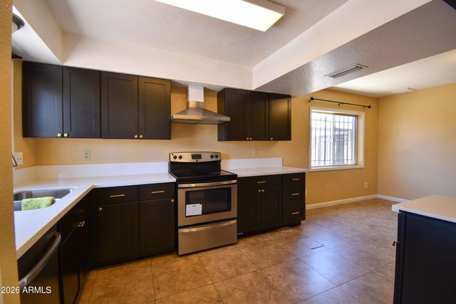 6525 W Mercer Lane, Glendale, AZ 85304