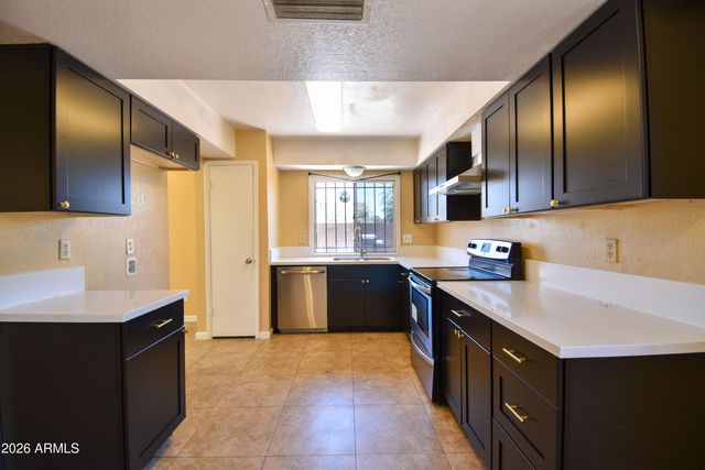 6525 W Mercer Lane, Glendale, AZ 85304