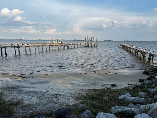 1945 Jessica Way, Navarre, FL 32566