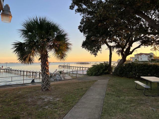 1945 Jessica Way, Navarre, FL 32566